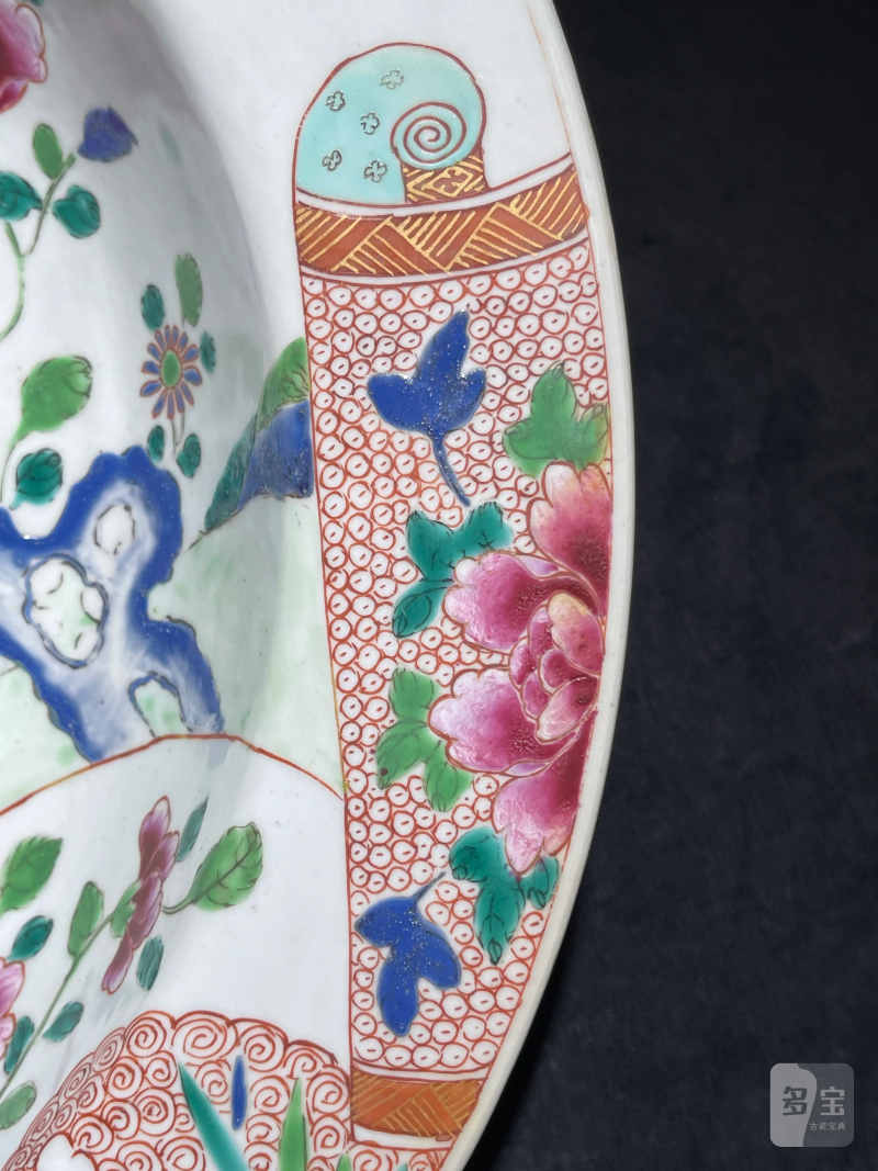 清雍正 粉彩书卷开光花卉纹折沿盆 - 图6